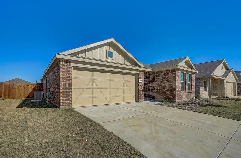 2817 Watchpoint Rd - Photo 3 of 40
