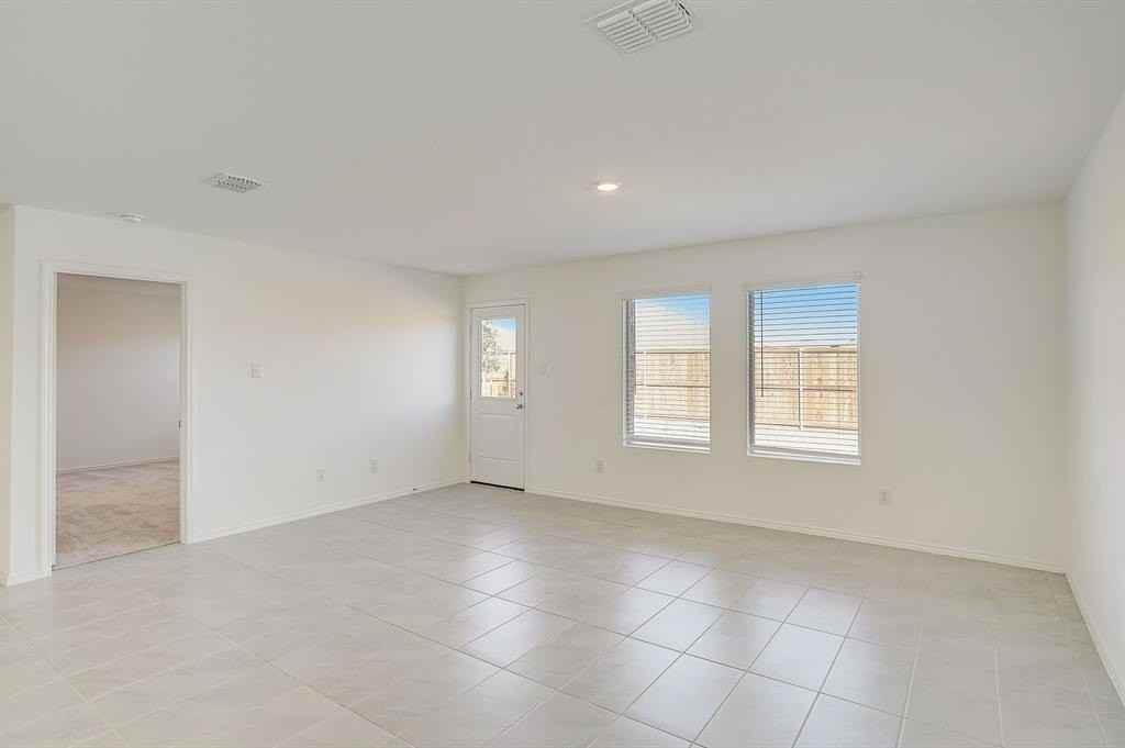 2817 Watchpoint Rd - Photo 5 of 40
