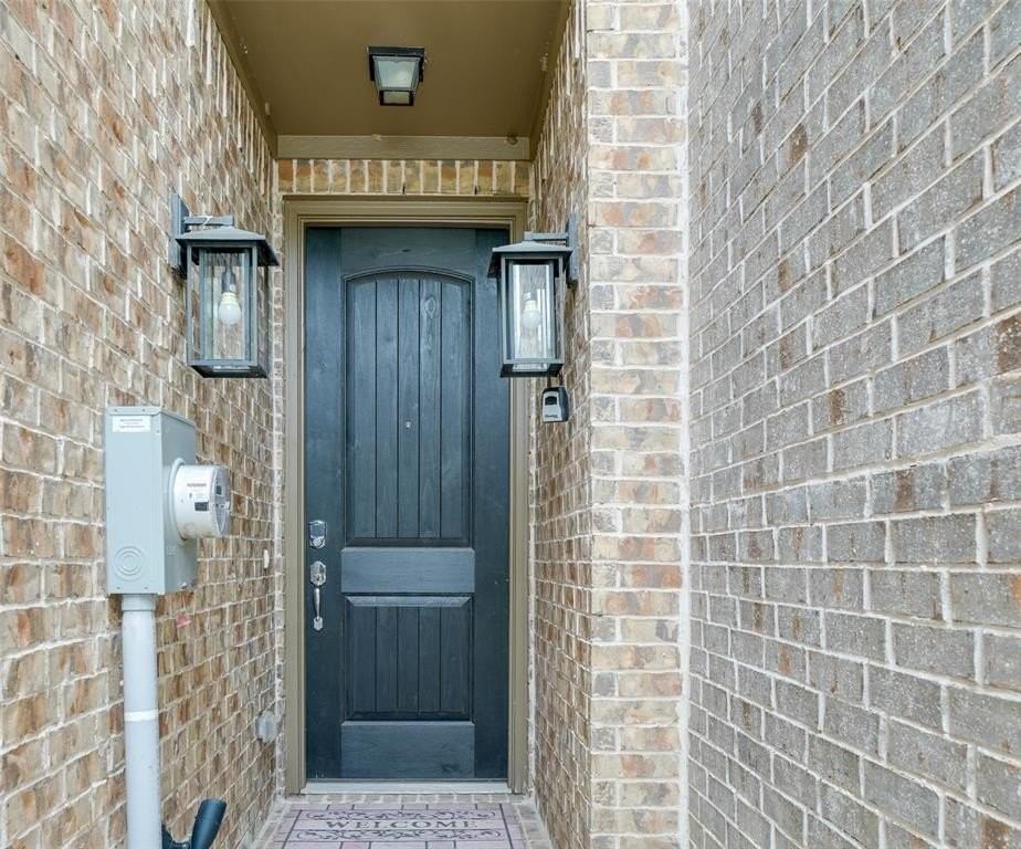 4560 Titus Cir - Photo 2 of 32