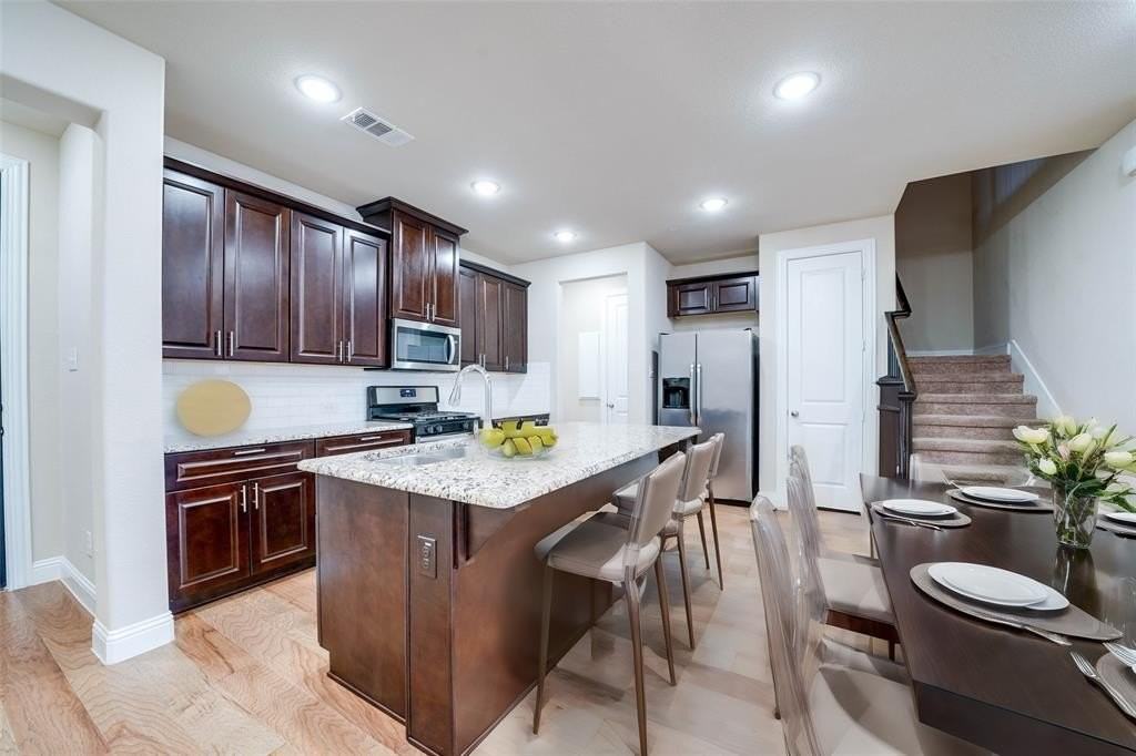 4560 Titus Cir - Photo 5 of 32