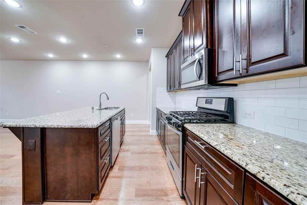 4560 Titus Cir - Photo 6 of 32