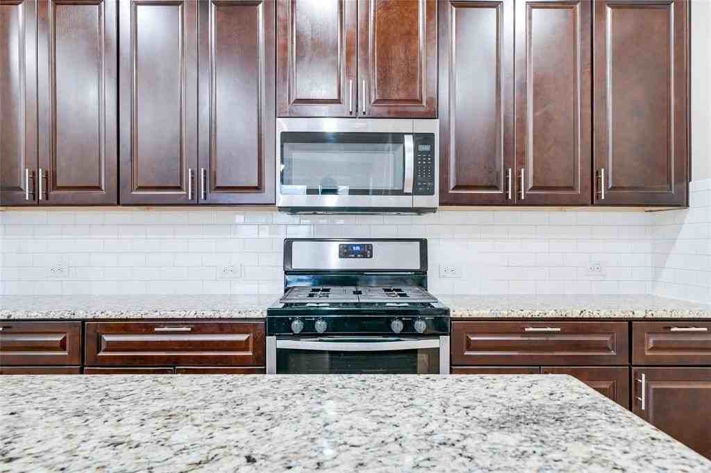 4560 Titus Cir - Photo 7 of 32