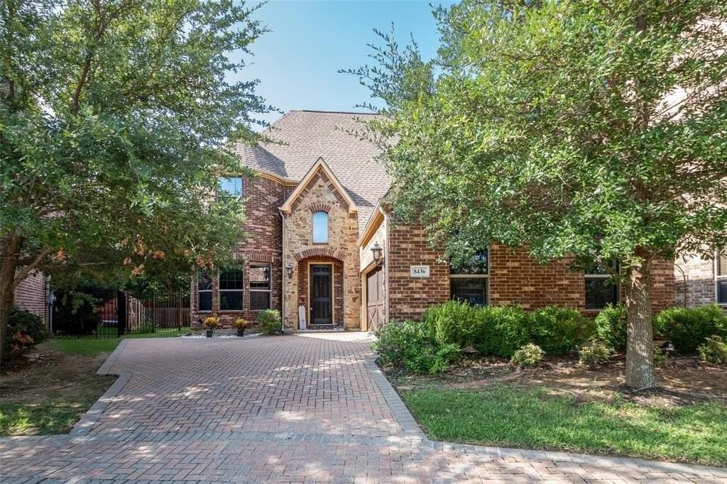 8436 Town Walk Dr - Photo 3 of 34