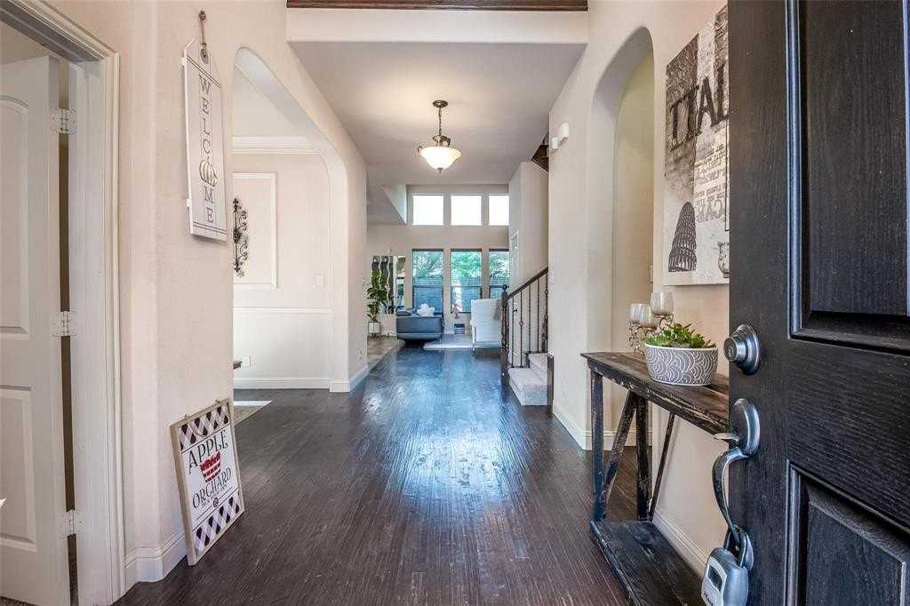 8436 Town Walk Dr - Photo 4 of 34