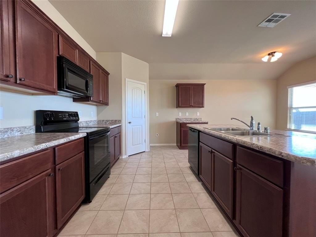 319 Plum Dr - Photo 3 of 21