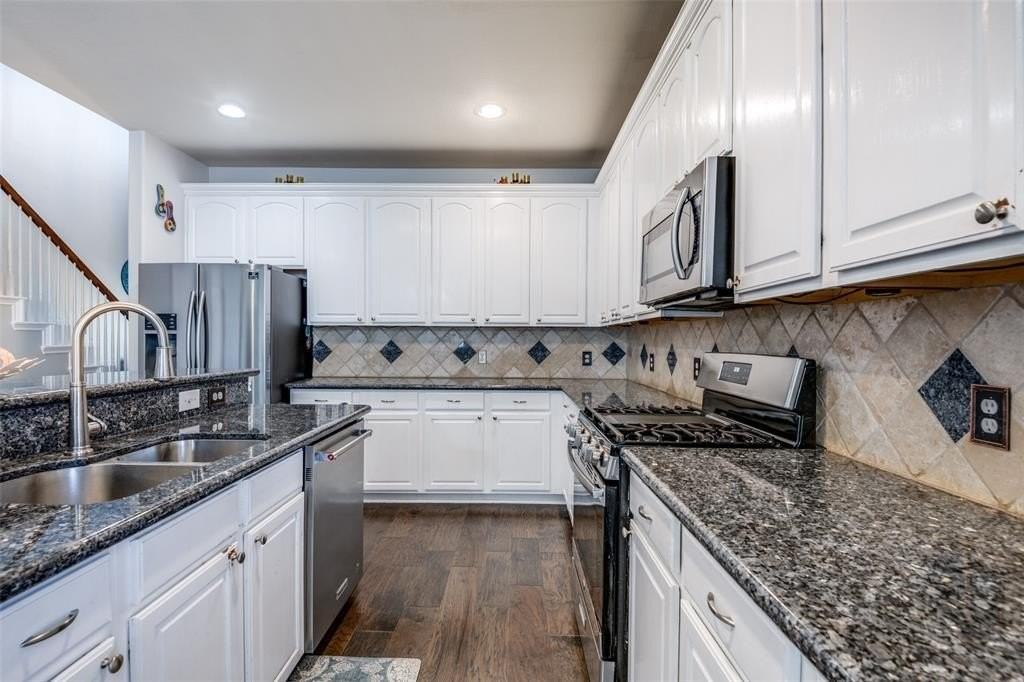 7801 Riverwalk Trl - Photo 5 of 24