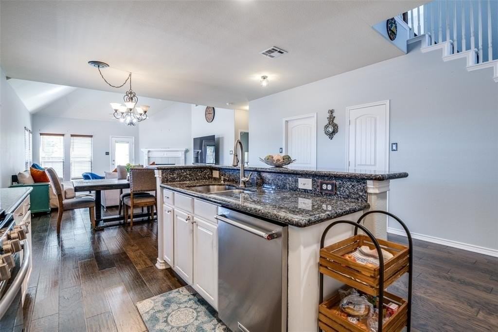 7801 Riverwalk Trl - Photo 6 of 24