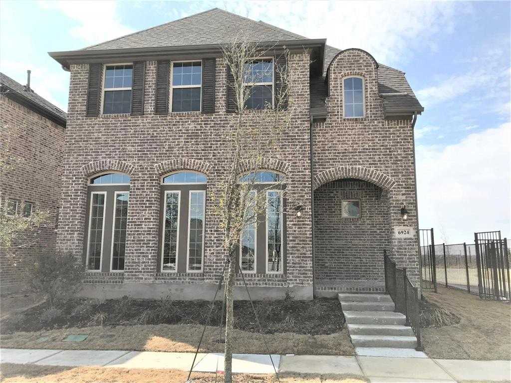 6924 Royal View Dr - Photo 2 of 32