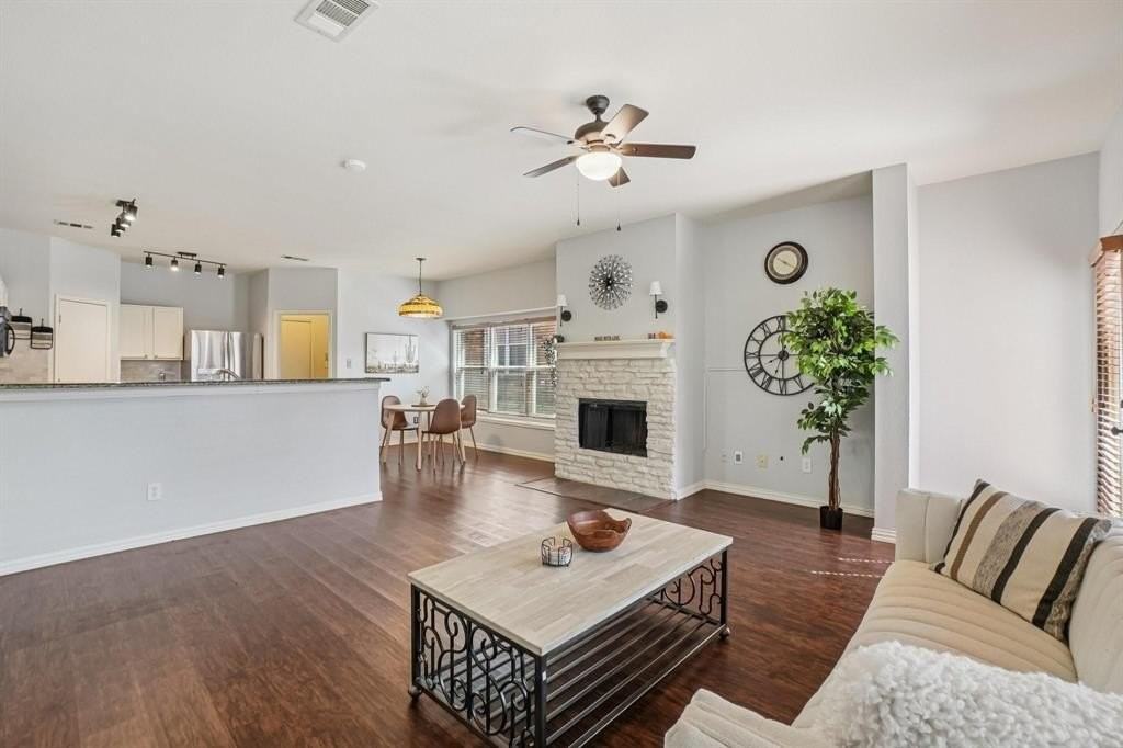 5825 Shetland Cir - Photo 4 of 39
