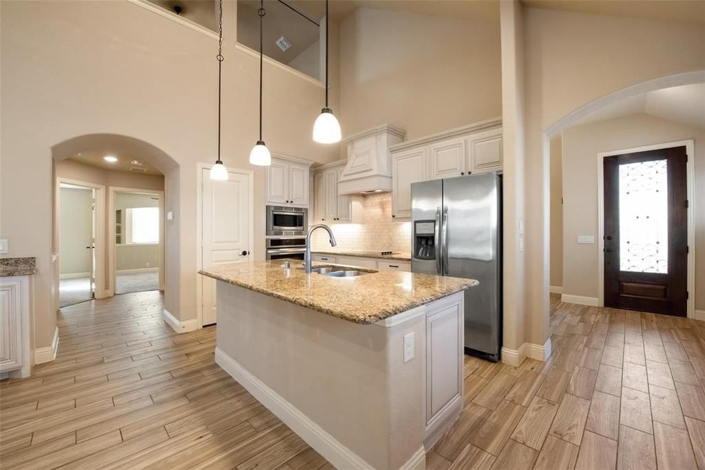 550 Lily St - Photo 6 of 28