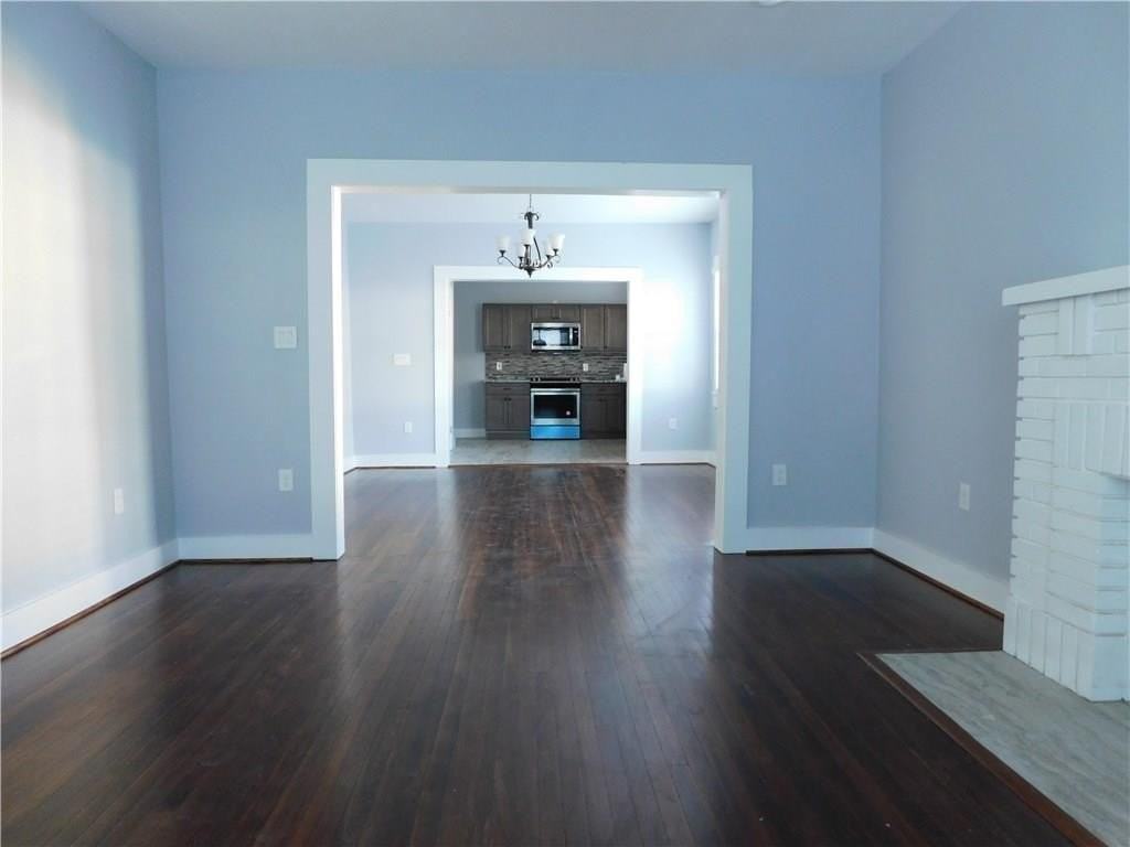 210 E 6th St - Photo 4 of 13