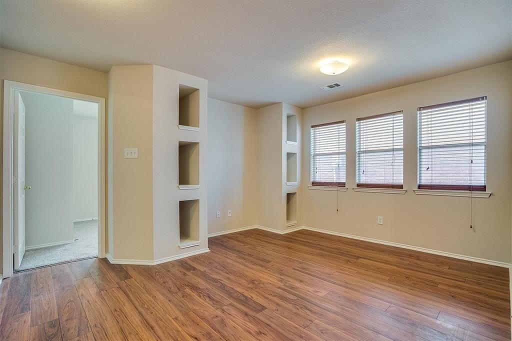 9804 Westmere Ln - Photo 4 of 25