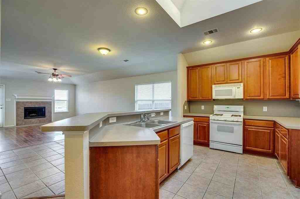 9804 Westmere Ln - Photo 6 of 25