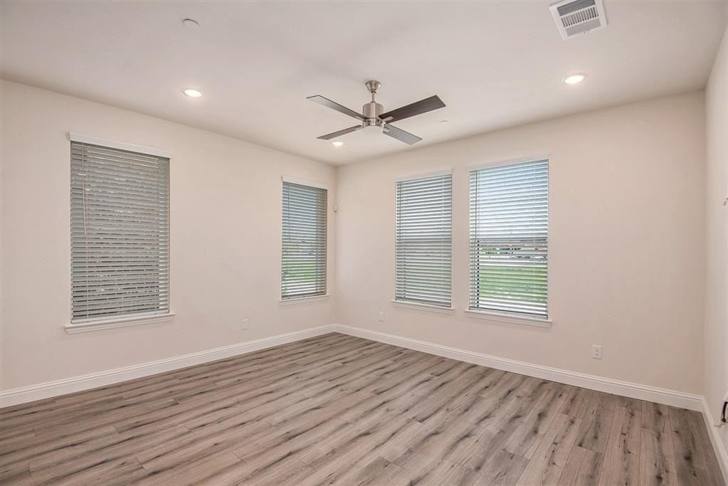 4525 Bishop St - Photo 4 of 24