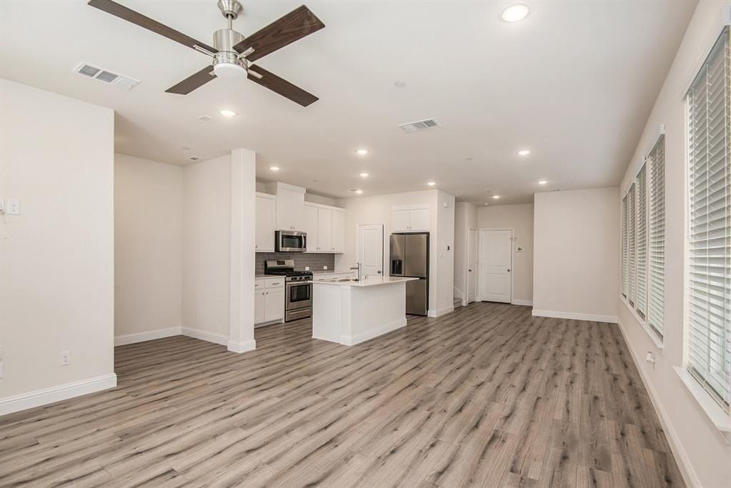4525 Bishop St - Photo 5 of 24