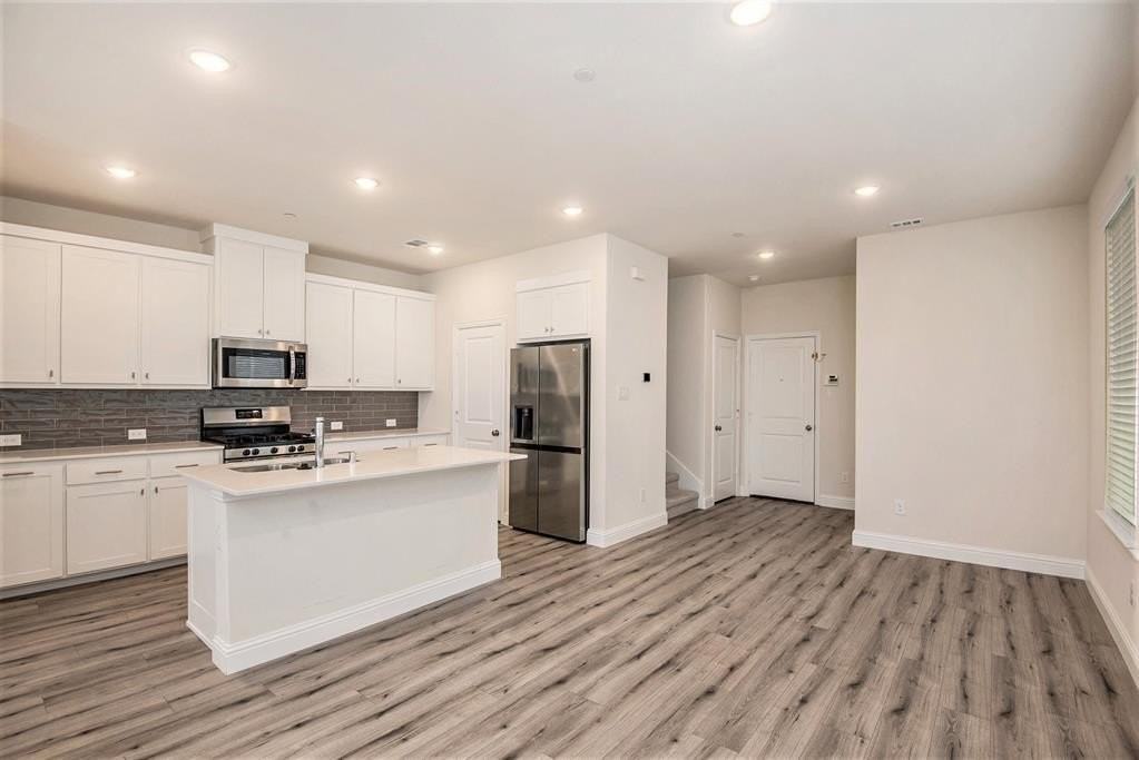 4525 Bishop St - Photo 6 of 24