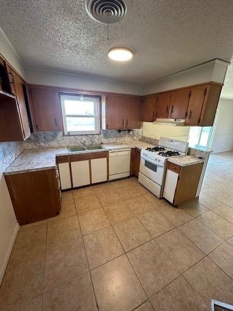 345 4th St - Photo 6 of 19