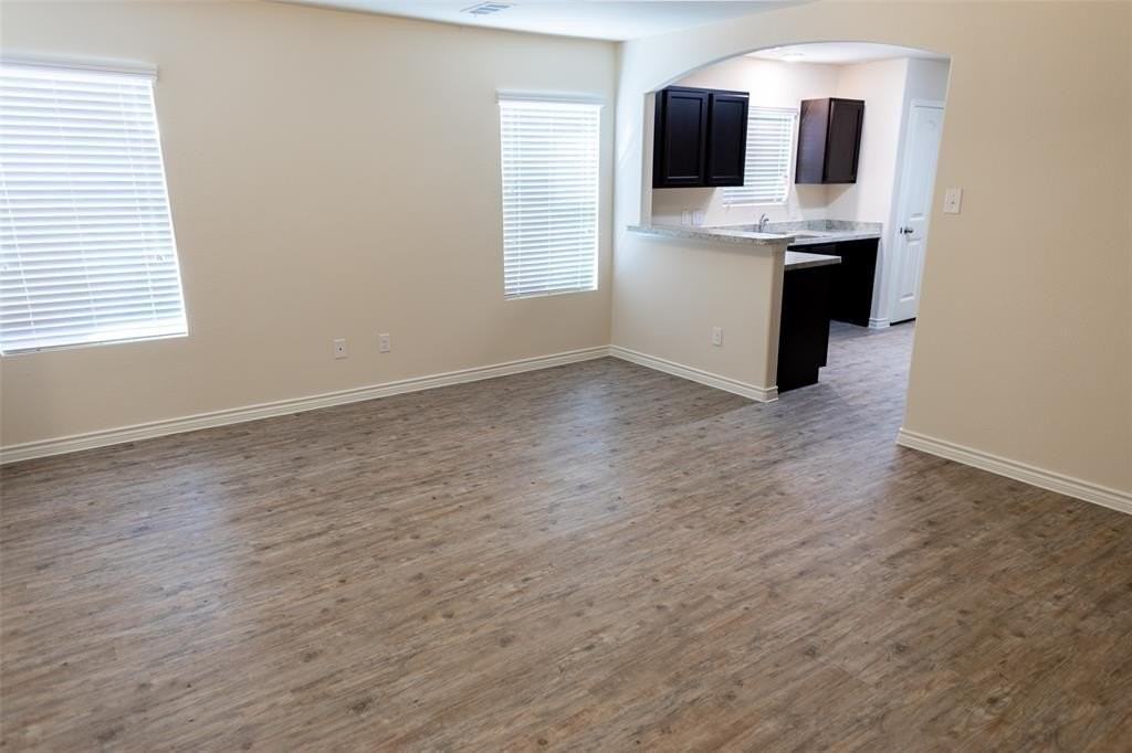 1413 Starling Ln - Photo 4 of 17