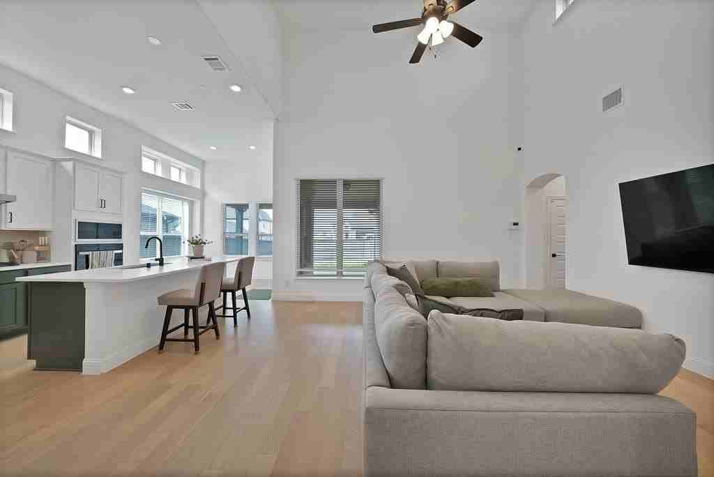 3513 Burdock Ln - Photo 4 of 38