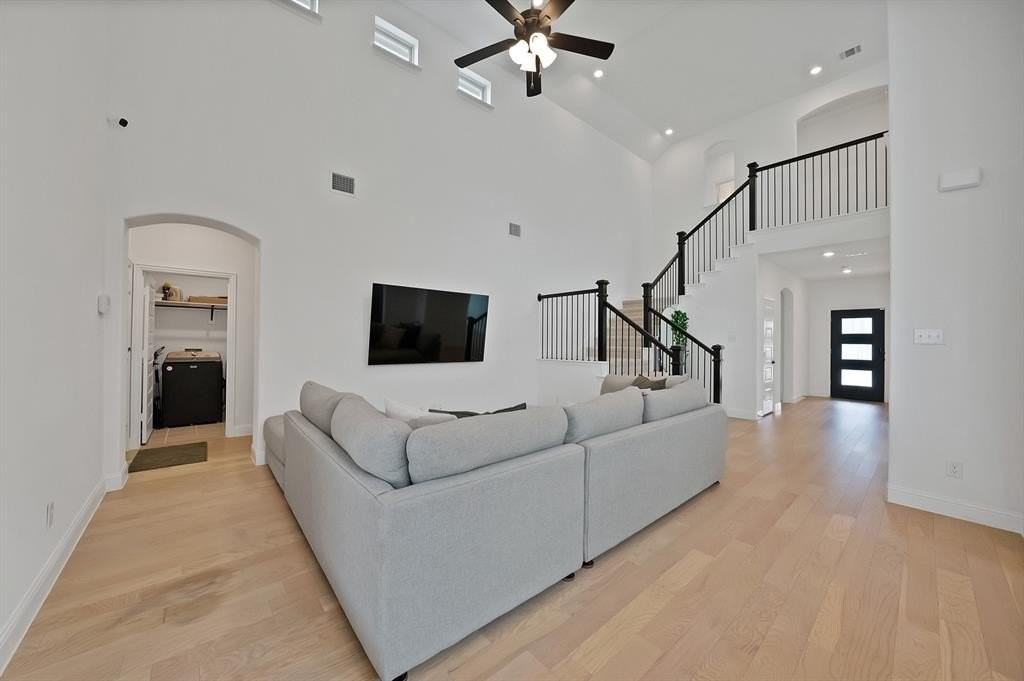 3513 Burdock Ln - Photo 5 of 38