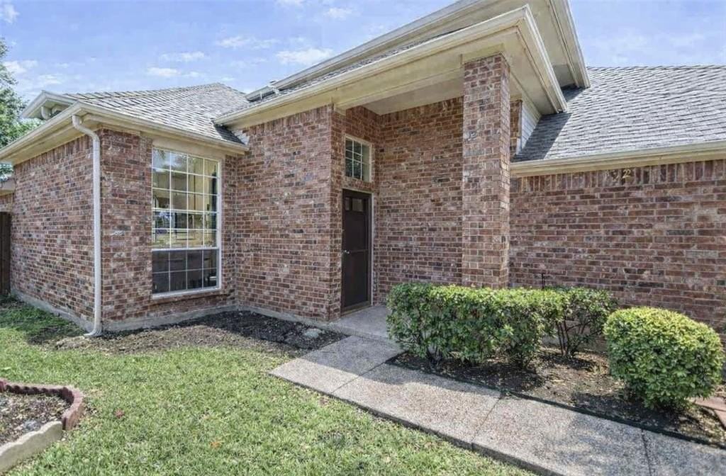2978 Crystal Springs Ln - Photo 2 of 11