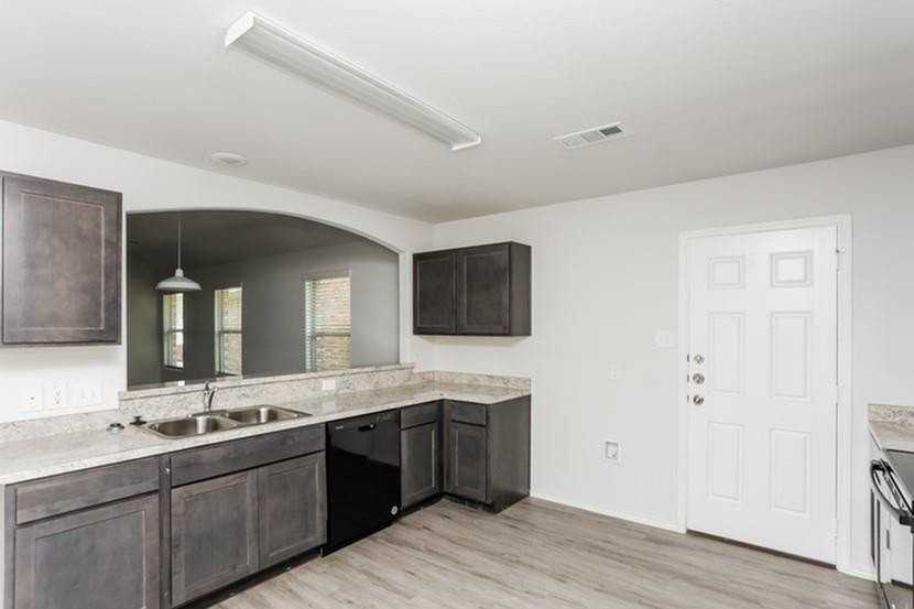 1503 Timothy St - Photo 4 of 16