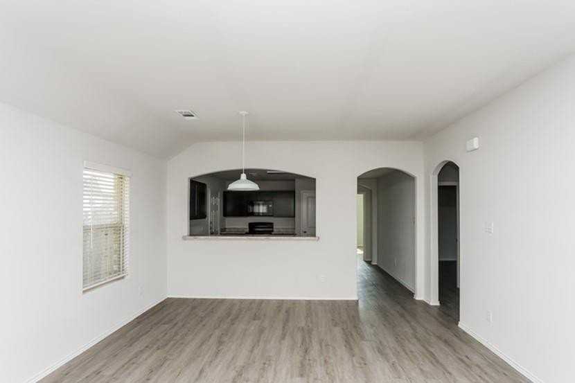 1503 Timothy St - Photo 6 of 16