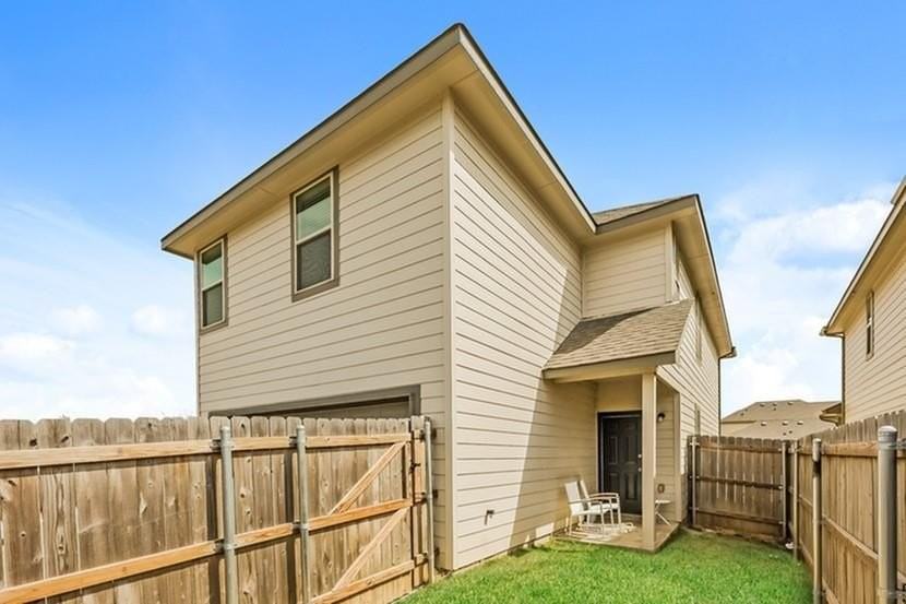 5104 Applegate Dr - Photo 2 of 15