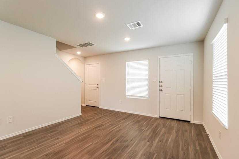 514 Thompson Pl - Photo 4 of 13