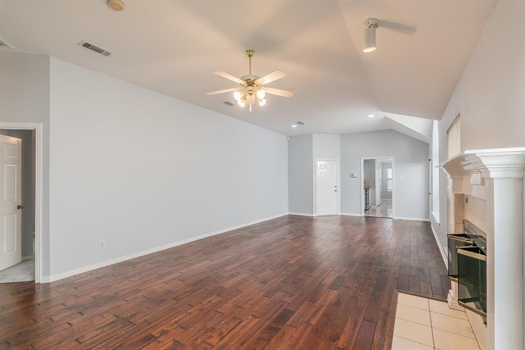 1356 Dallshan Dr - Photo 3 of 15