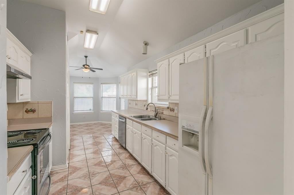 1356 Dallshan Dr - Photo 5 of 15