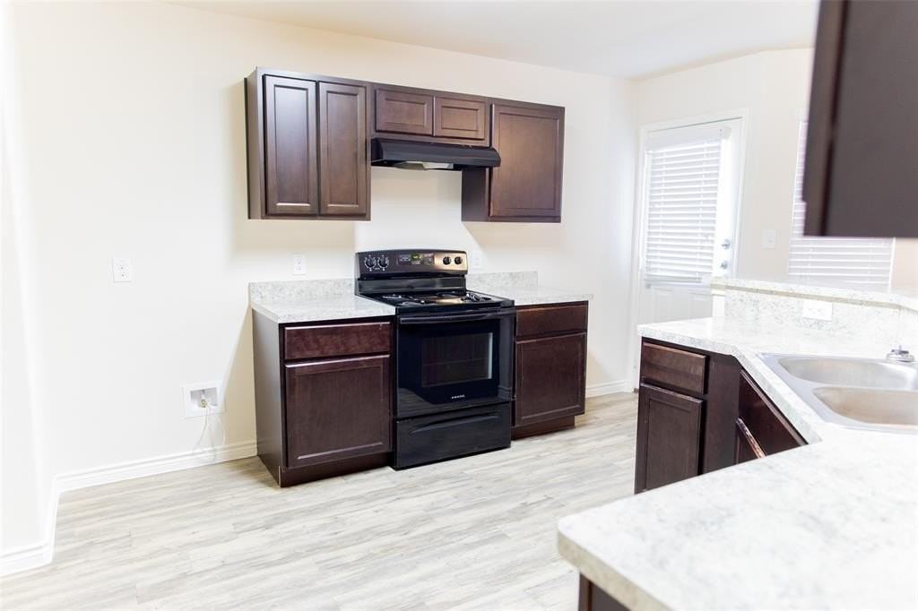 9913 Chilmark Way - Photo 2 of 11