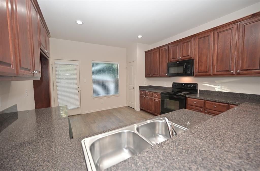 808 Bahar Ct - Photo 7 of 40