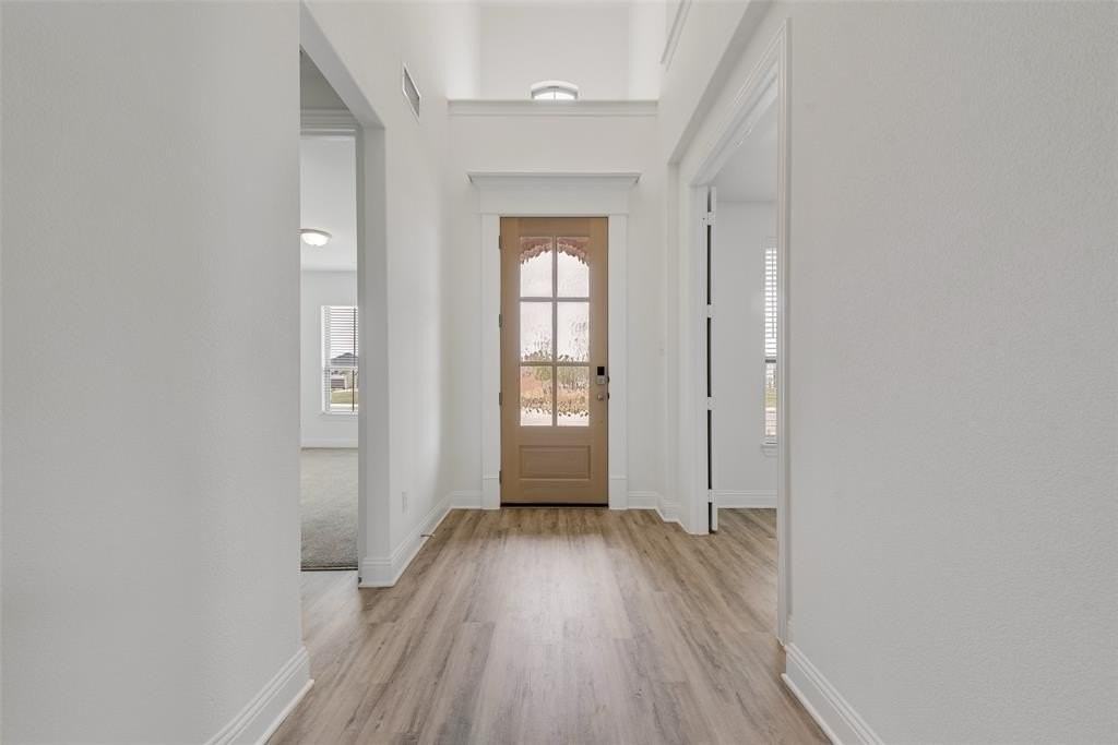 409 Cottontail Ln - Photo 2 of 32