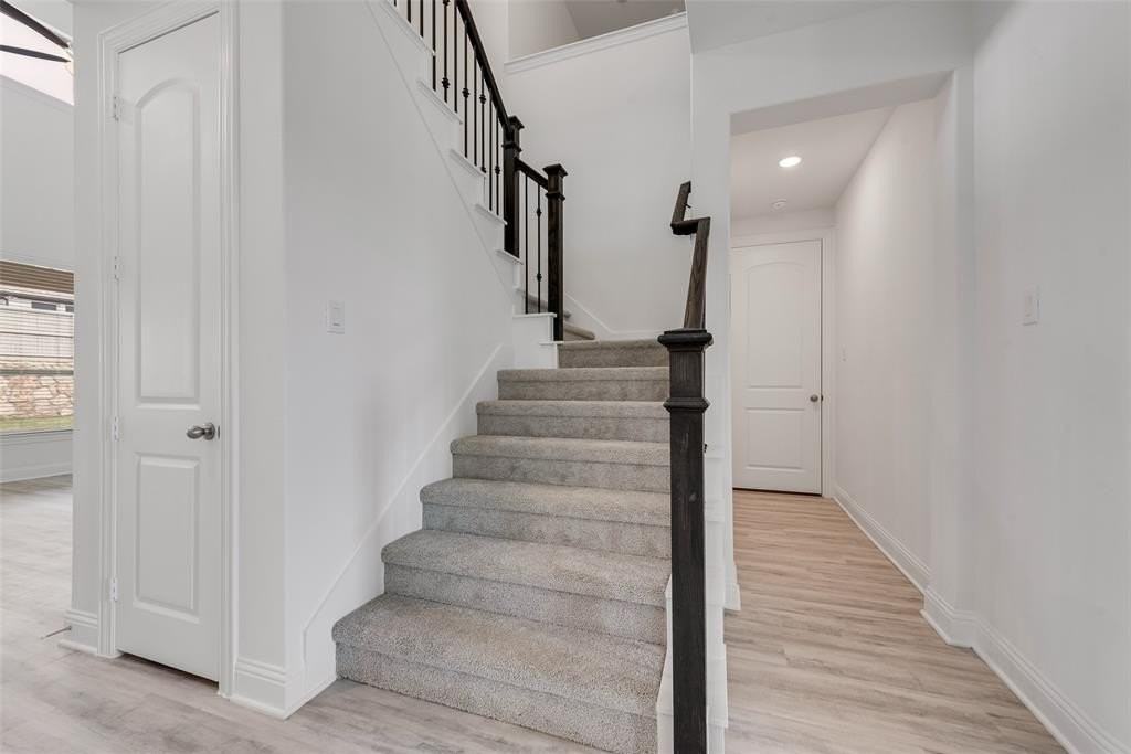 409 Cottontail Ln - Photo 5 of 32
