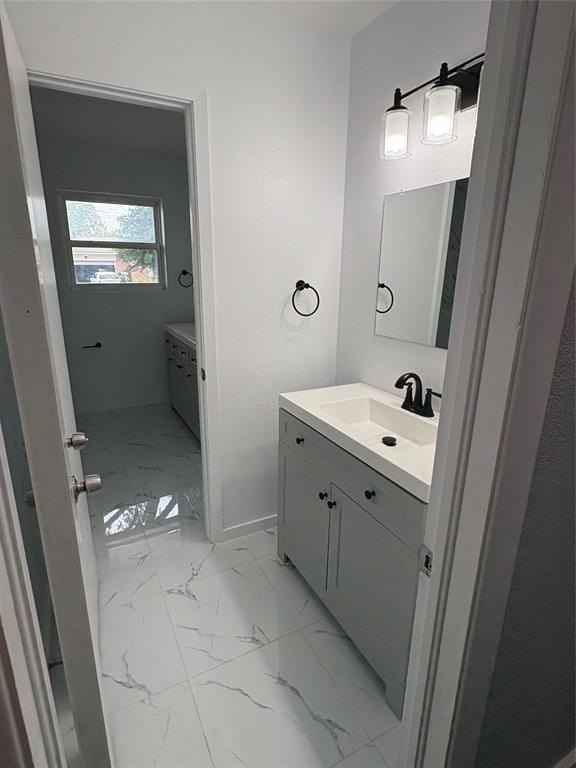 302 Van Rowe Ave - Photo 5 of 16