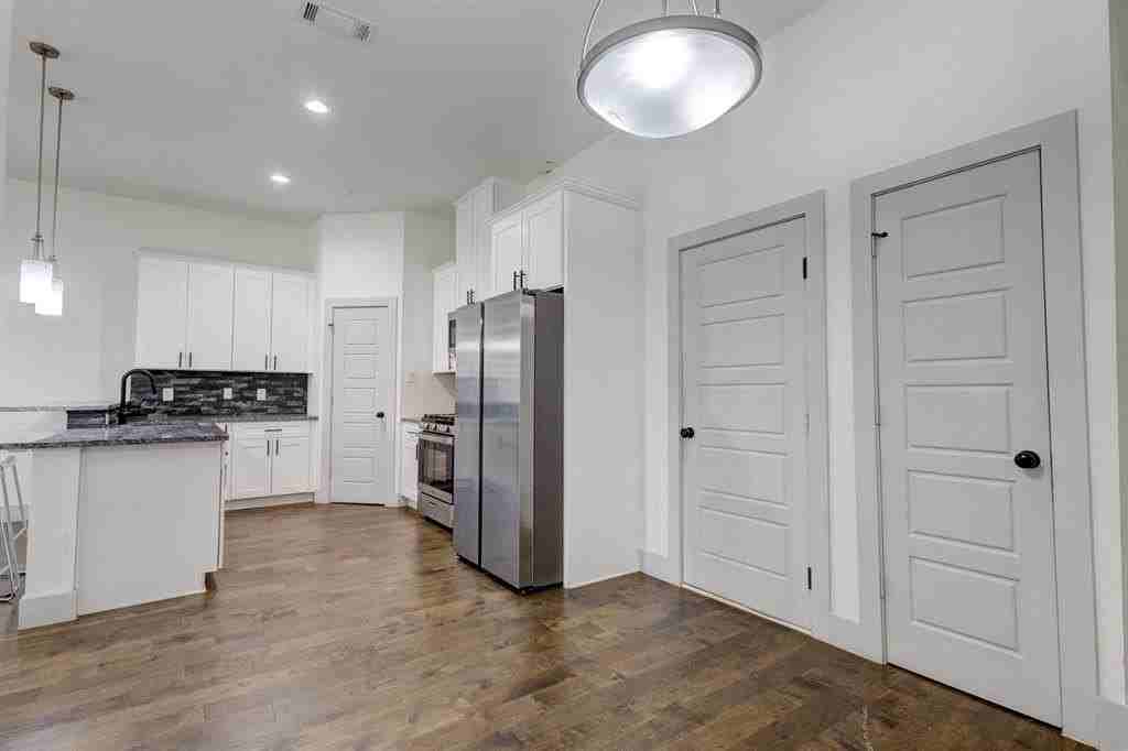 6043 Rivendell Dr - Photo 6 of 38