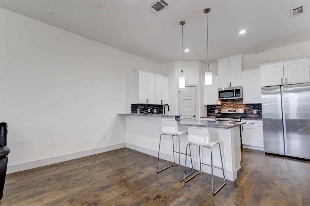 6043 Rivendell Dr - Photo 7 of 38