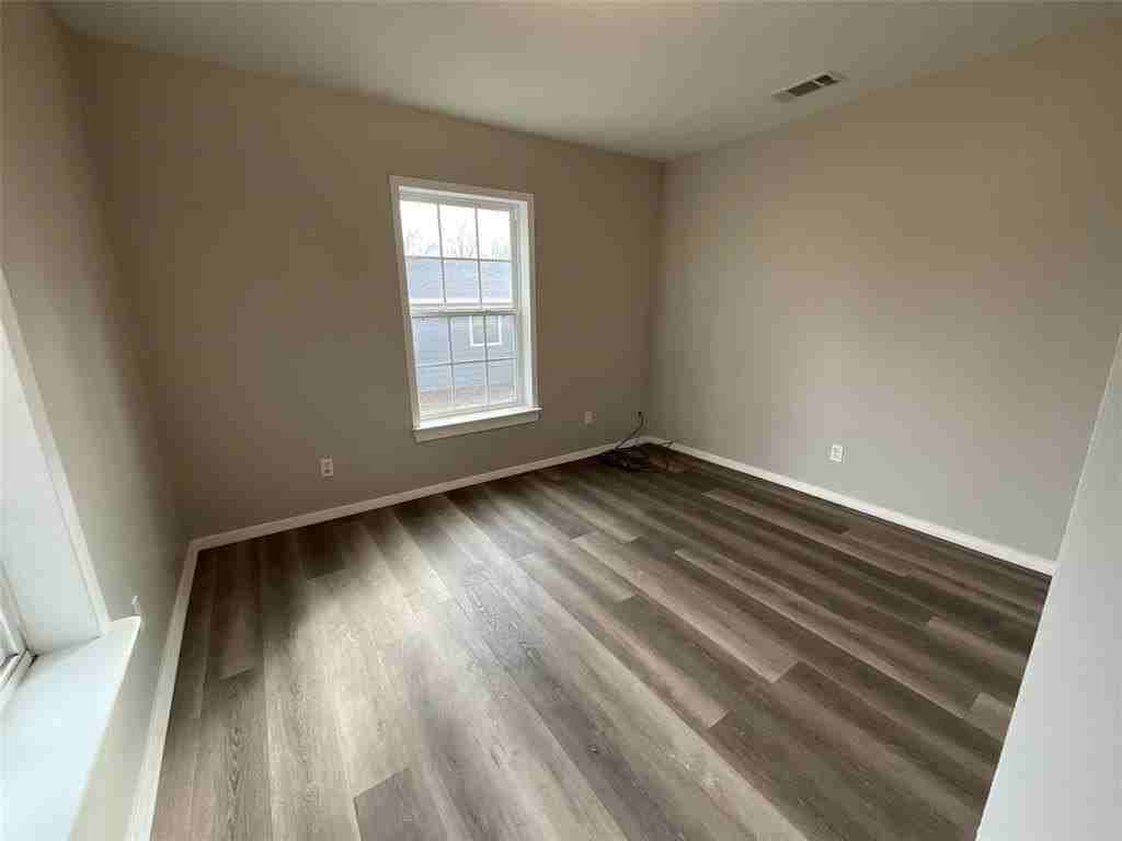 405 Beard St - Photo 2 of 20