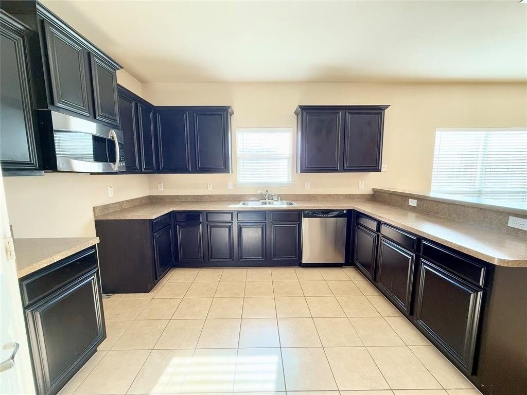 1225 Alder Tree Ln - Photo 2 of 8
