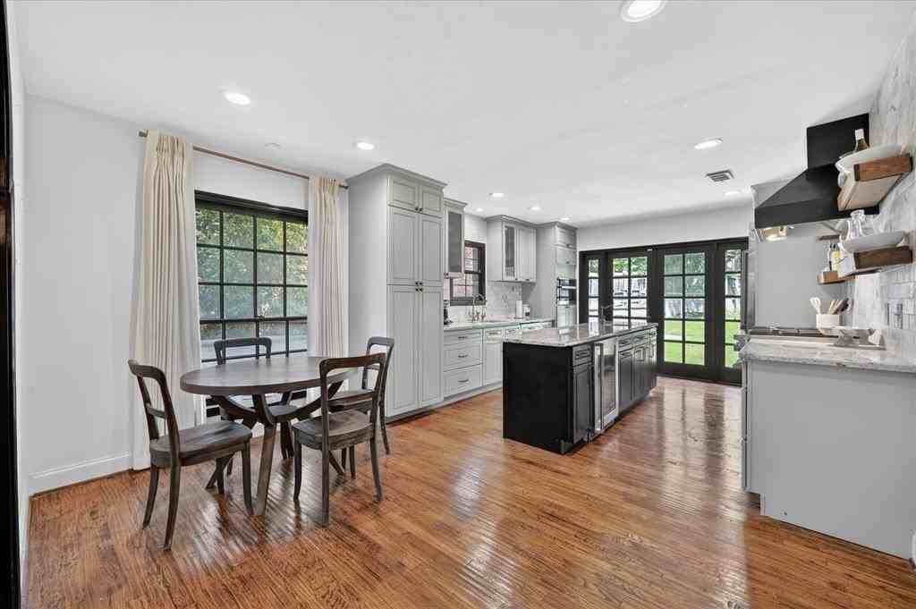 304 Appian Way - Photo 4 of 21