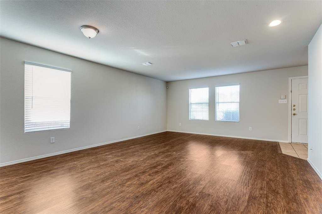 1145 Maplewood Ln - Photo 3 of 27