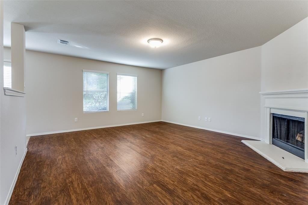 1145 Maplewood Ln - Photo 5 of 27