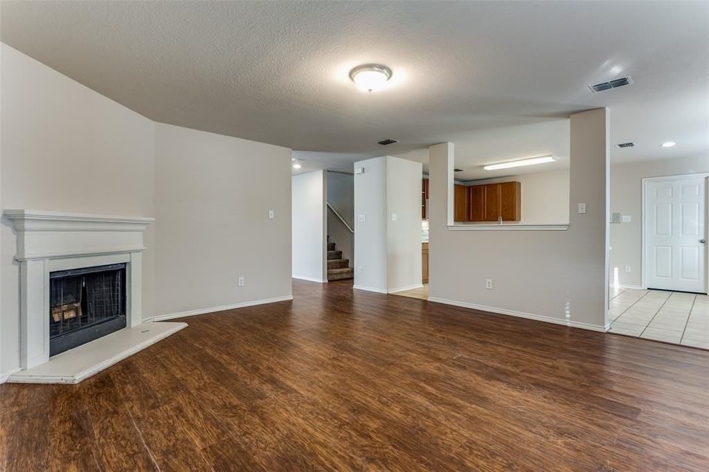 1145 Maplewood Ln - Photo 7 of 27