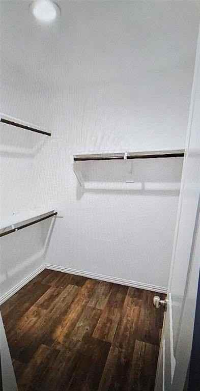 407 W Criner St - Photo 6 of 9