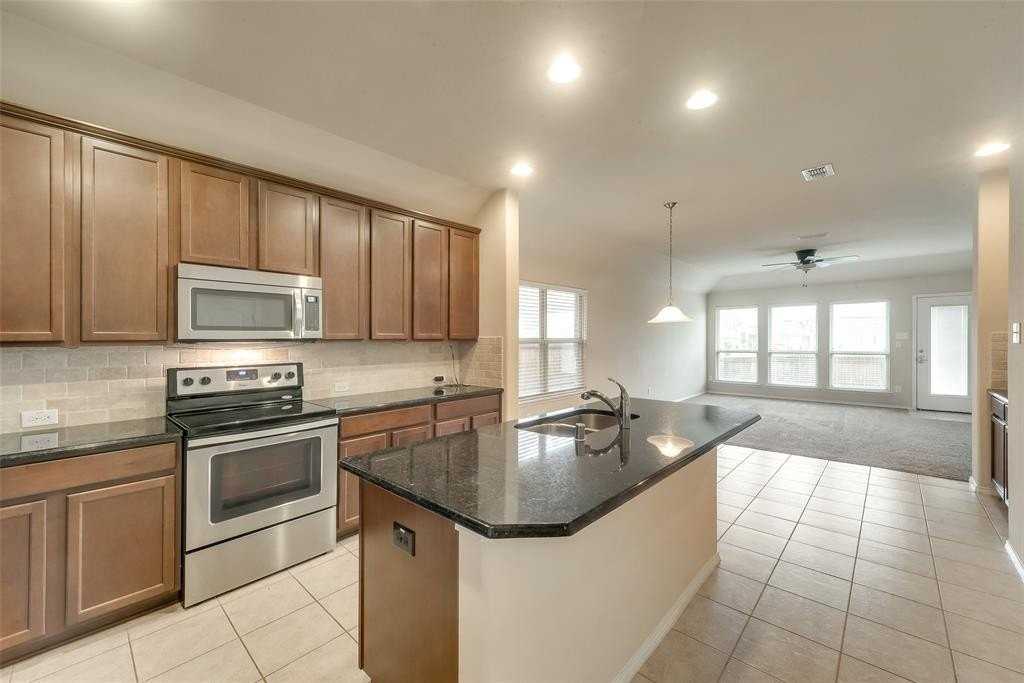 4721 Lazy Oaks St - Photo 7 of 30