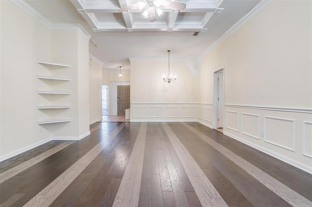 2708 Weslayan Dr - Photo 4 of 17