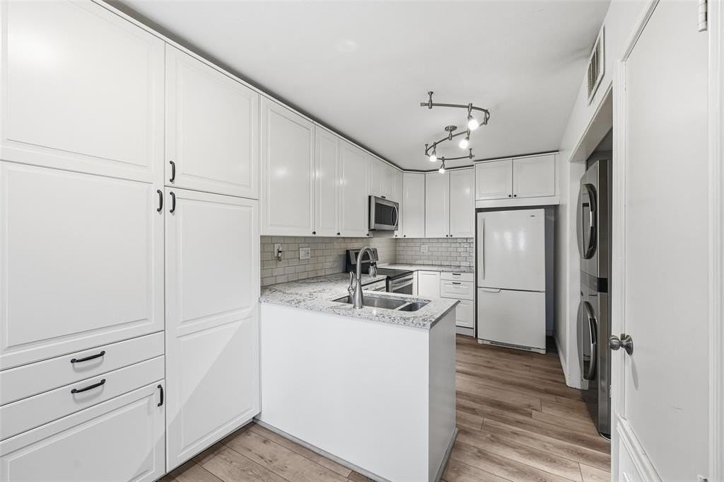 821 Dublin Dr #211 - Photo 3 of 24