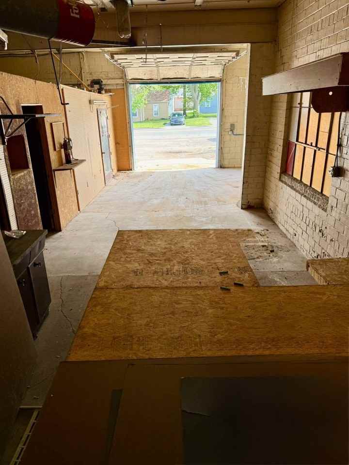 305 W 5th St - Photo 7 of 8