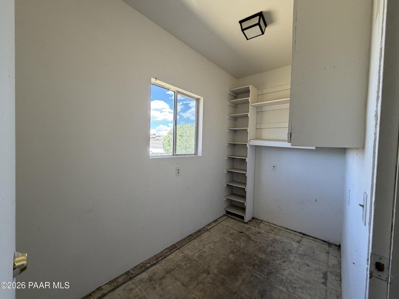 366 W Tamarack Ln - Photo 3 of 26